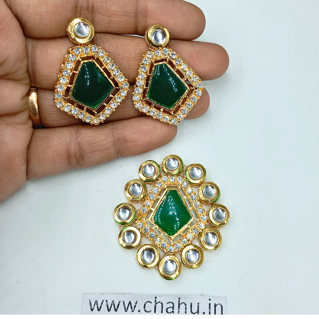 Green Kundan Pendant With Earrings
